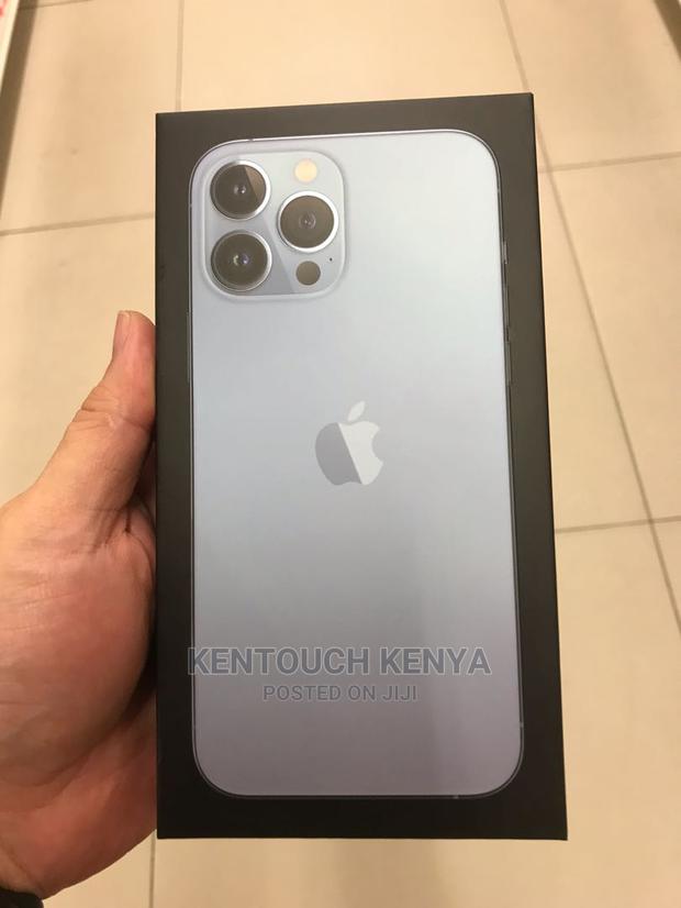 New Apple iPhone 13 256 GB Black - main view