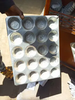 Queen Cake Baking Tins