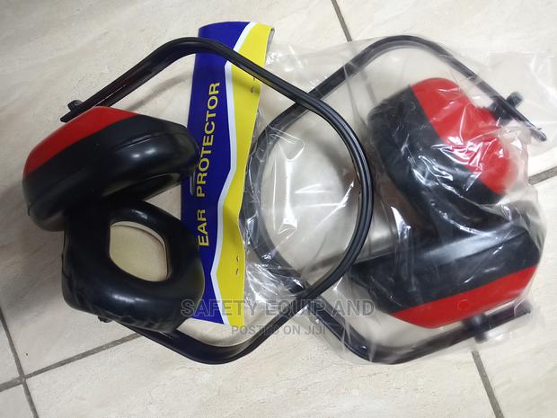 Muffs for Ears Protection While Working in a Noisy Place