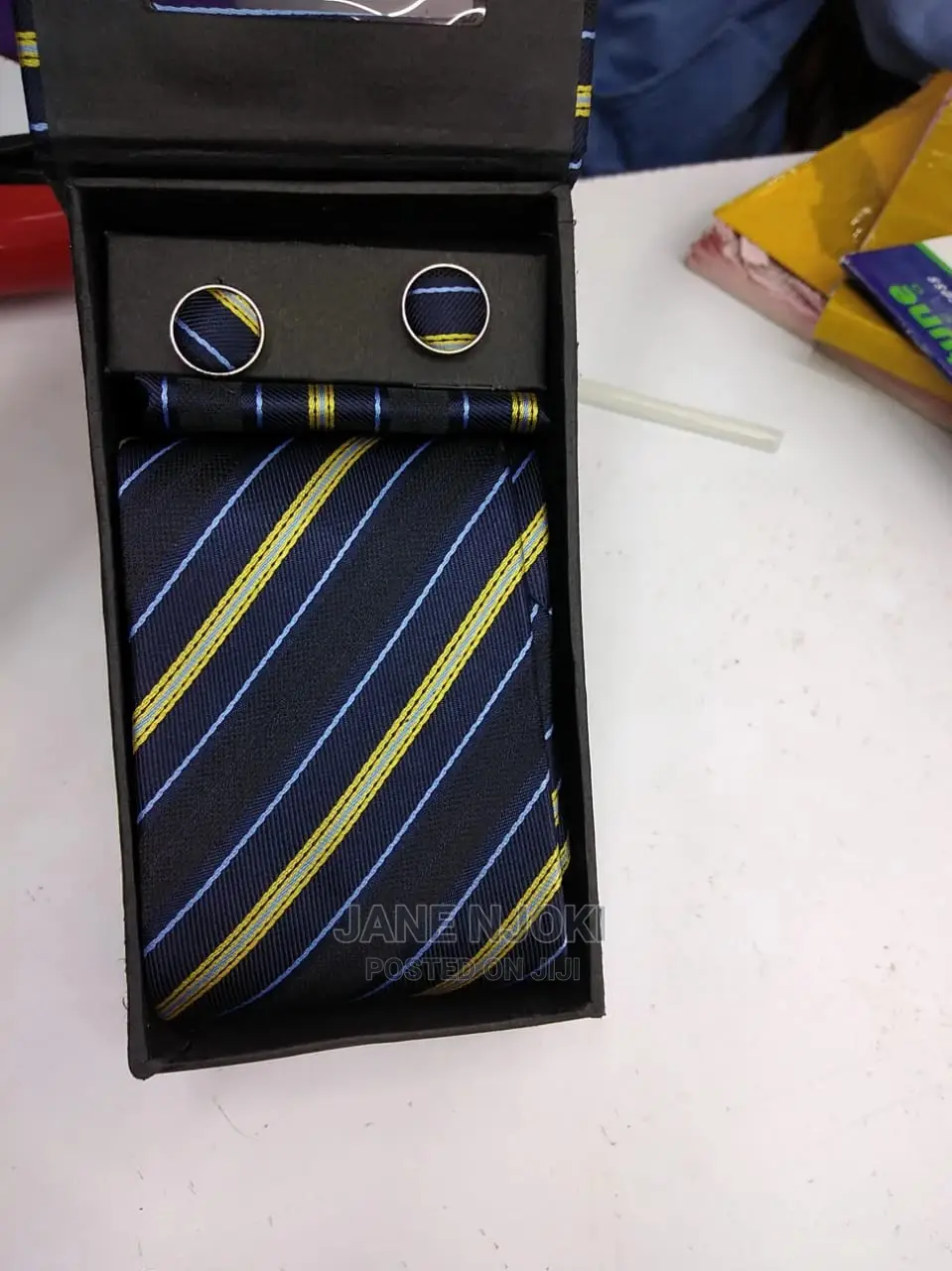 Set Tie Box