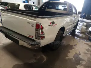Toyota Hilux 2015 White