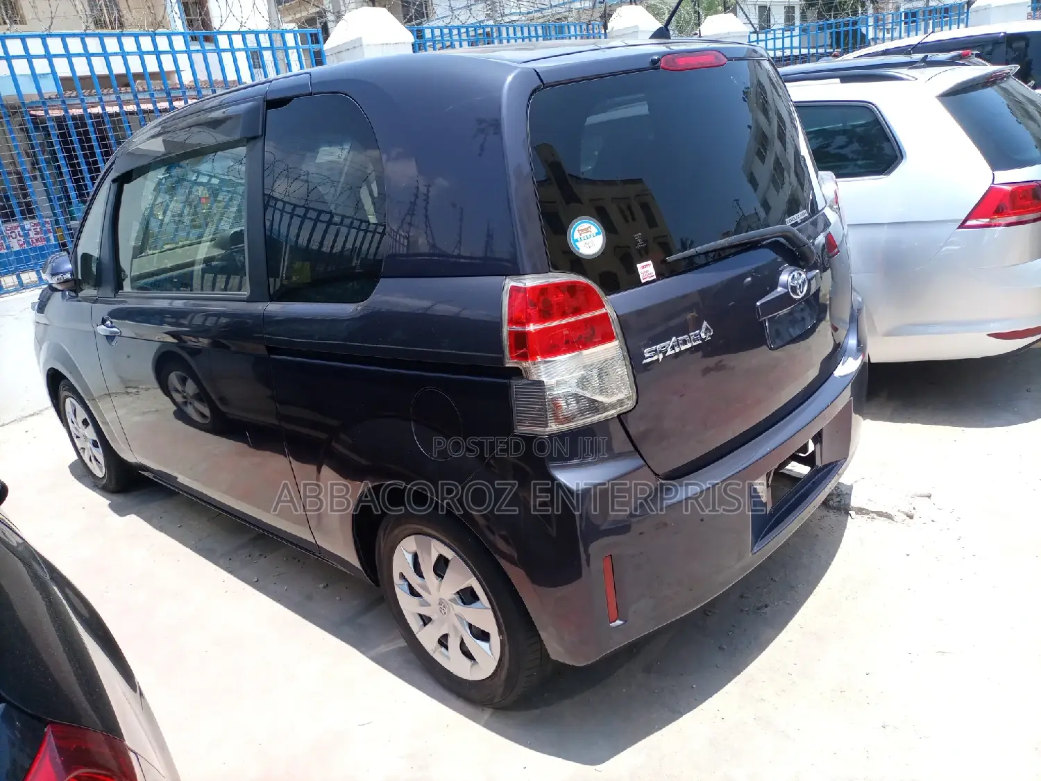 Toyota Spade 2015 Gray