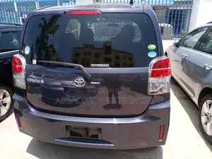 Toyota Spade 2015 Gray