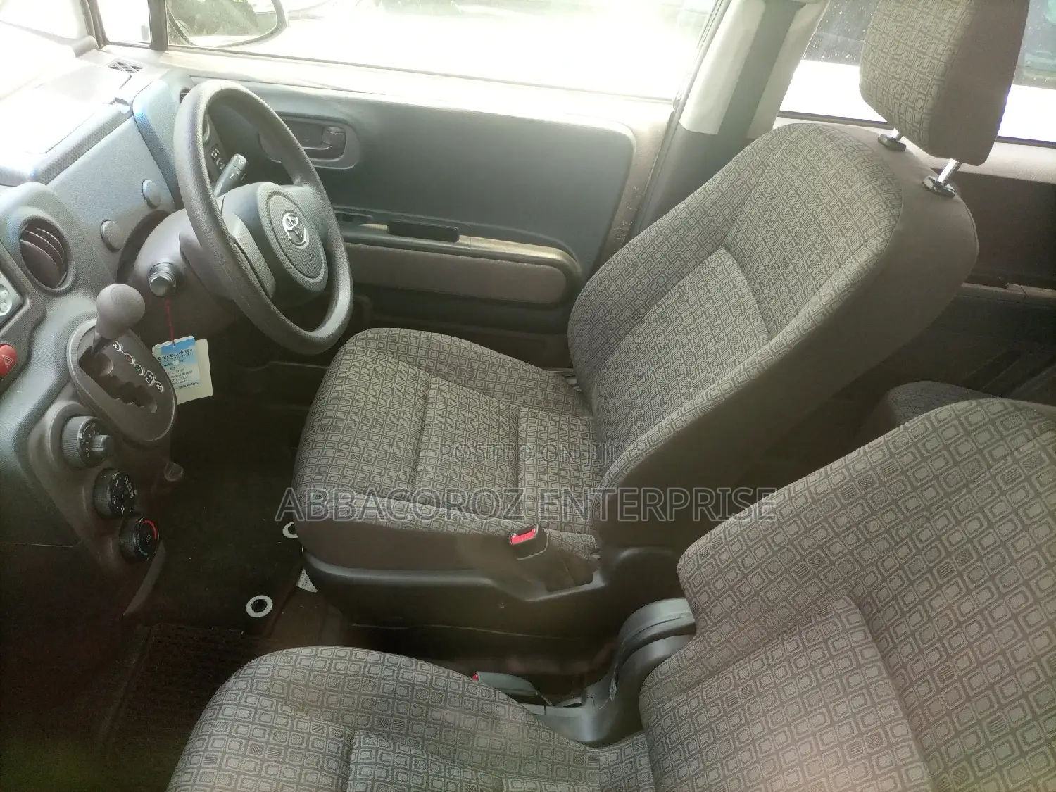 Toyota Spade 2015 Gray