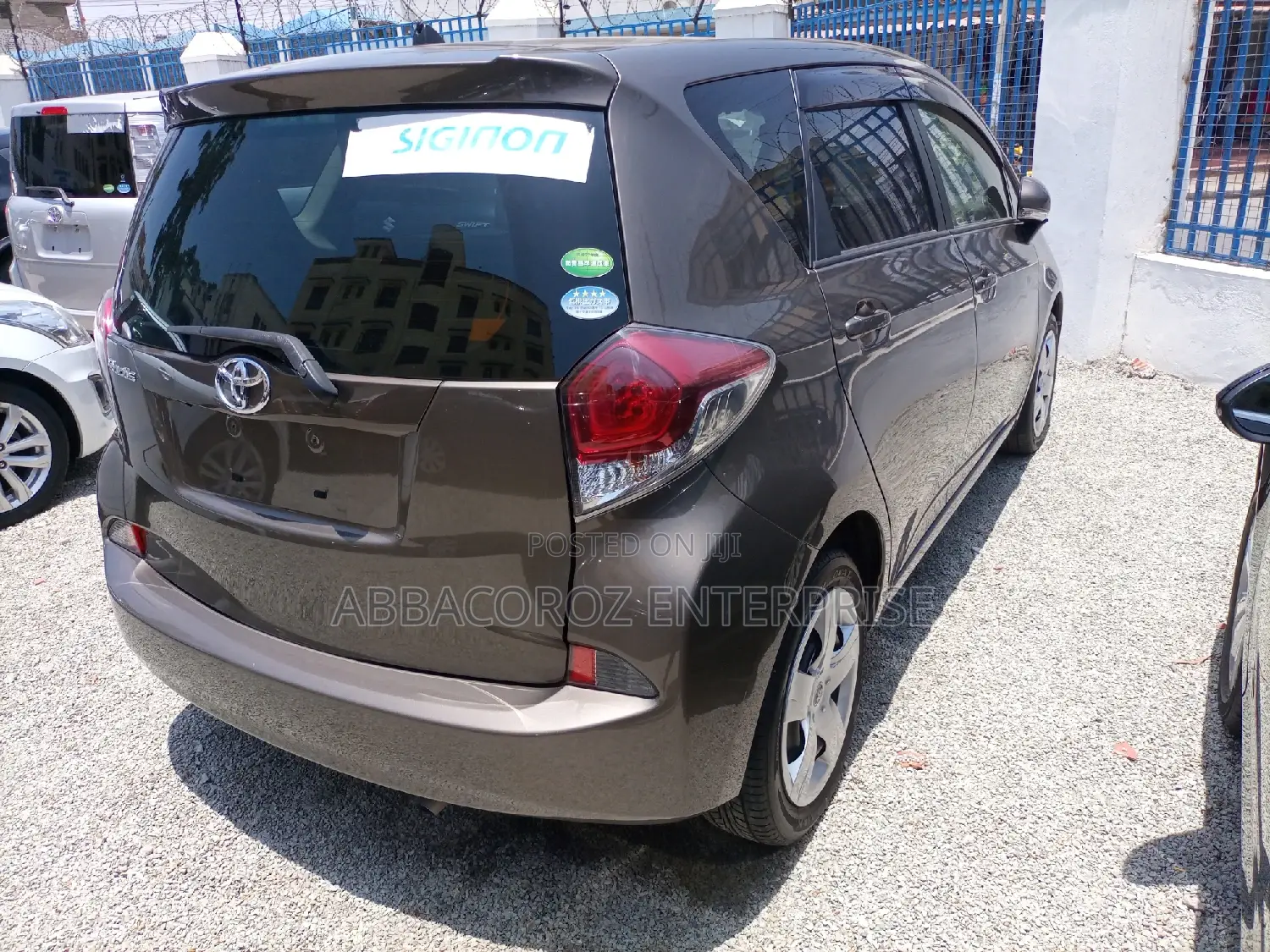 Toyota Ractis 2016 Gold