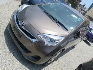 Toyota Ractis 2016 Gold
