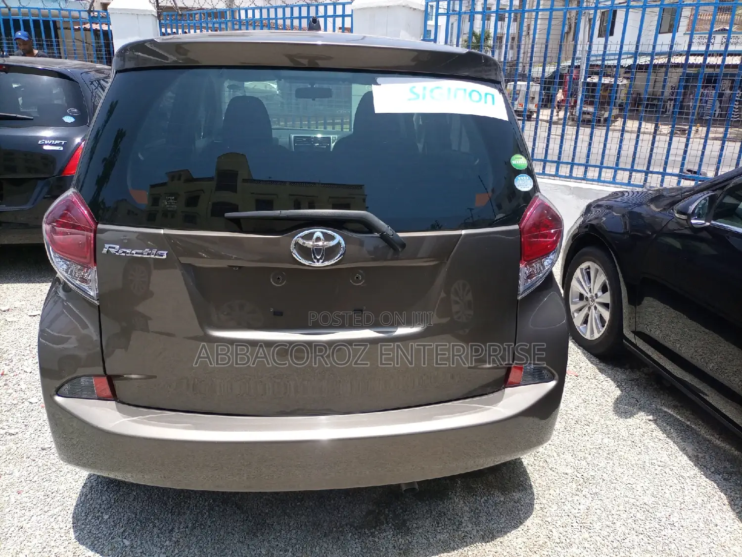 Toyota Ractis 2016 Gold