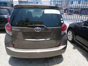 Toyota Ractis 2016 Gold