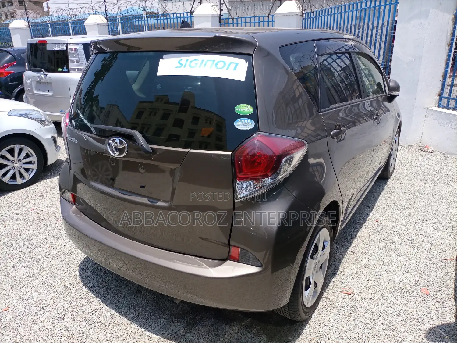 Toyota Ractis 2016 Gold