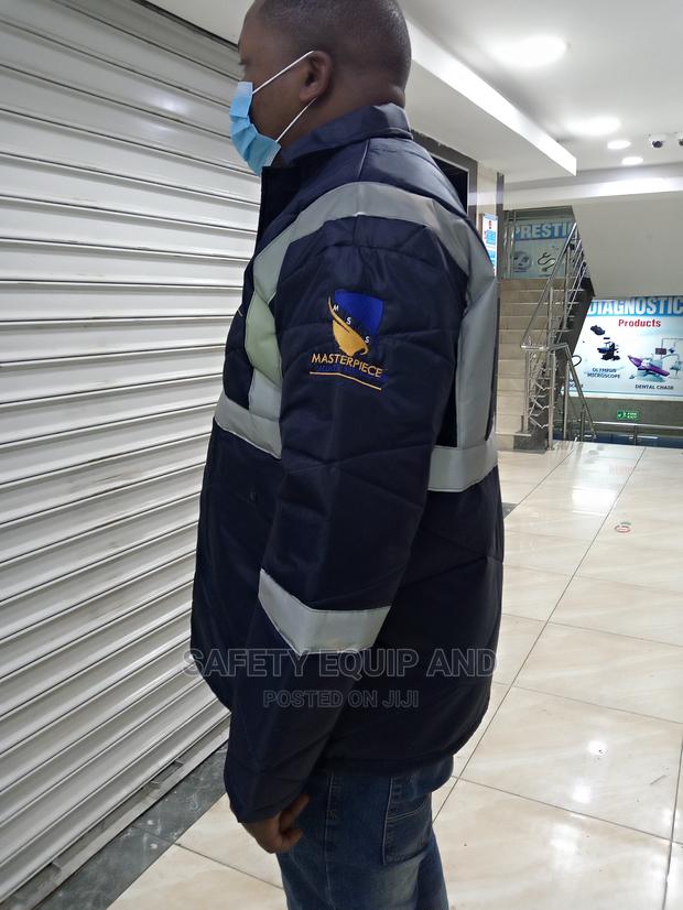 Best Designed Safety Jackets - thumbnail 2