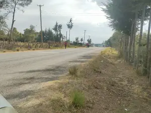 Narumoru/Kaburaini Half Acre Touching Main Tarmac