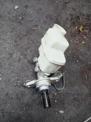 Brake Master Cylinder Toyota Hillux Vigo (Level)