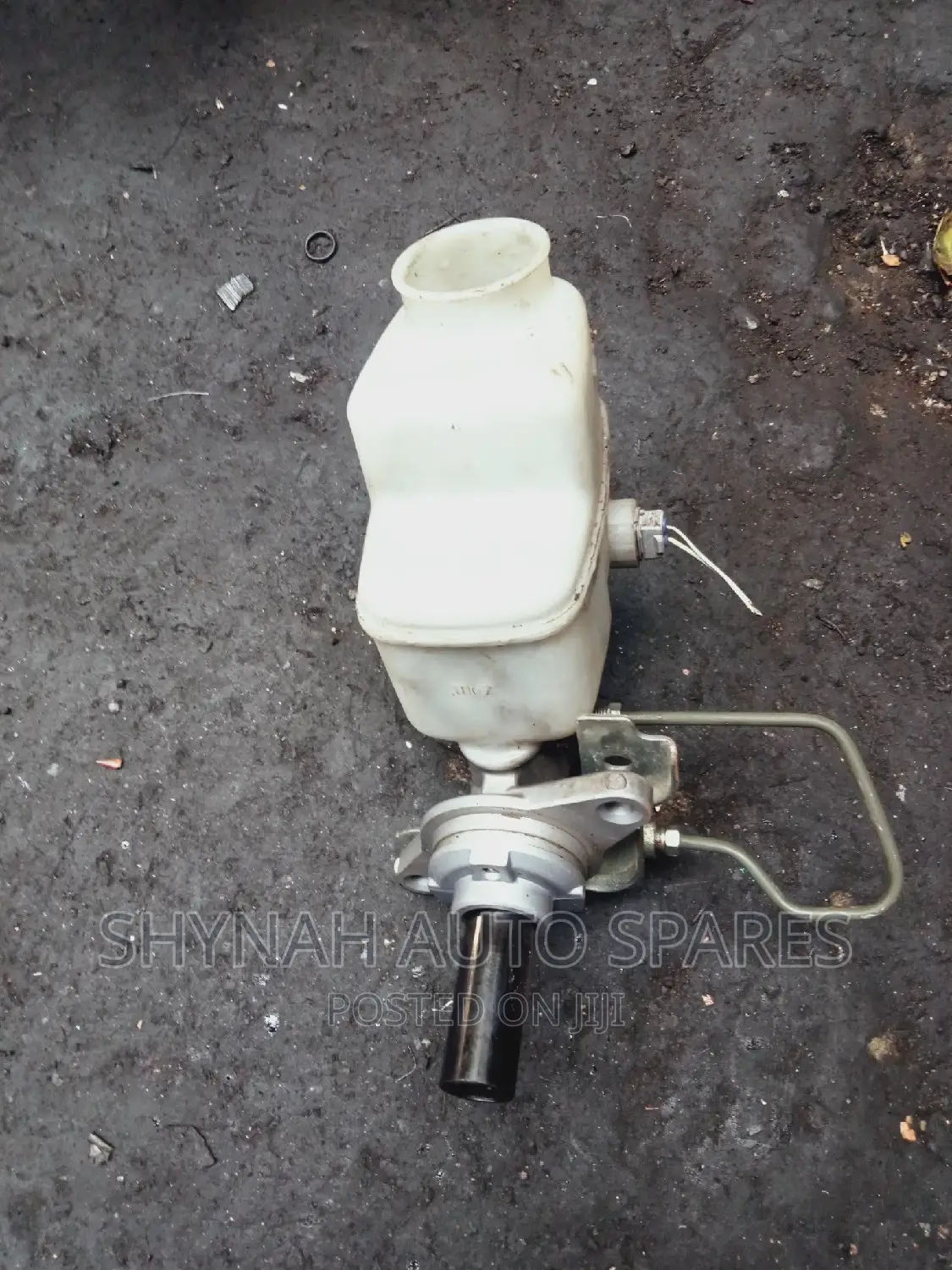 Brake Master Cylinder Toyota Hillux Vigo (Level)