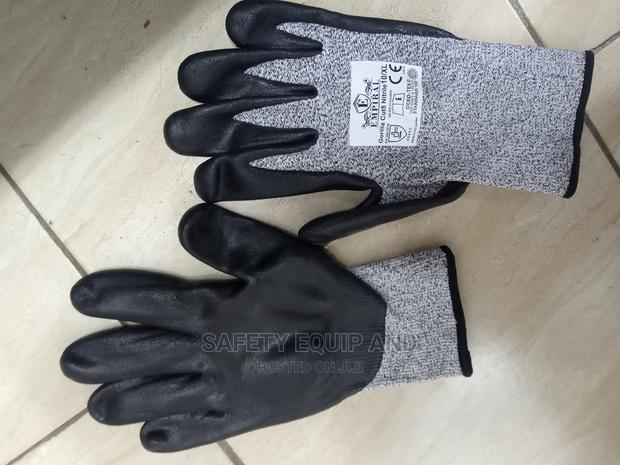 High Quality Cut Resistant Gloves - main view