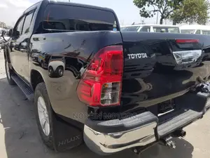 Toyota Hilux 2015 Black