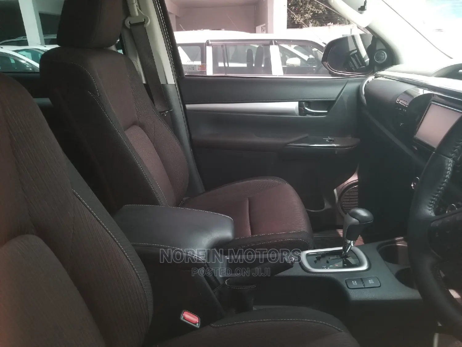 Toyota Hilux 2015 Black