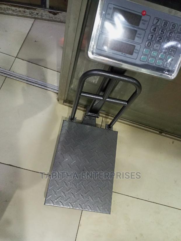 A Commercial Digital Scale