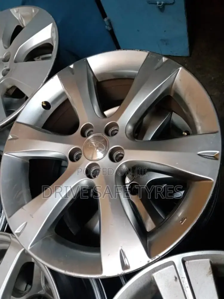 17 Inch Subaru Rim Light Silver