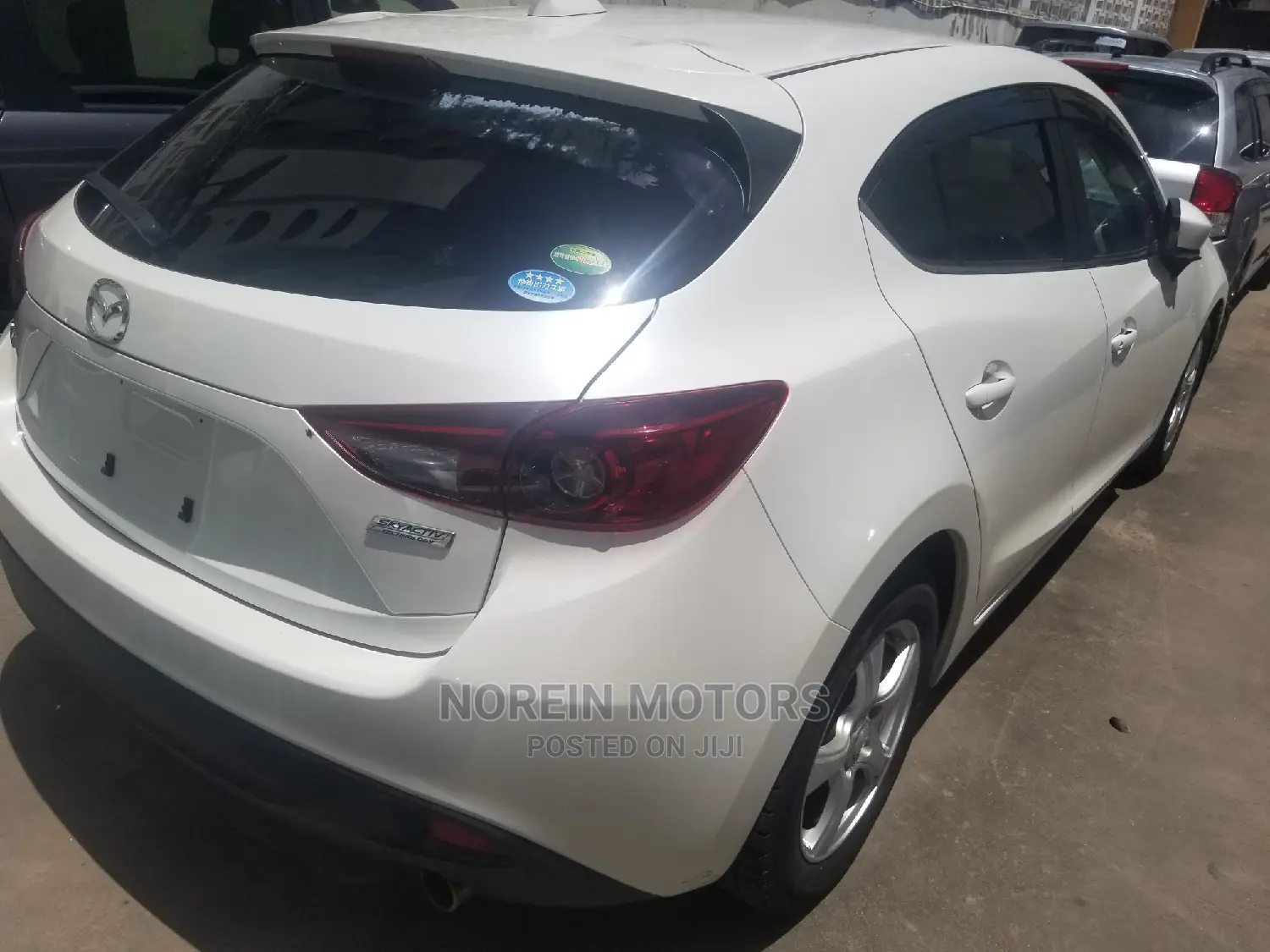 Mazda Axela SV Premium 2014 Pearl