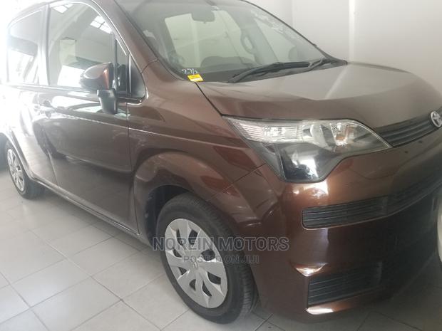 Toyota Spade 2014 1.5 Brown
