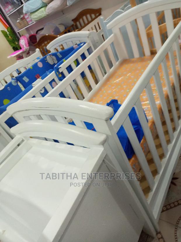 Babys Cot / Bed - main view