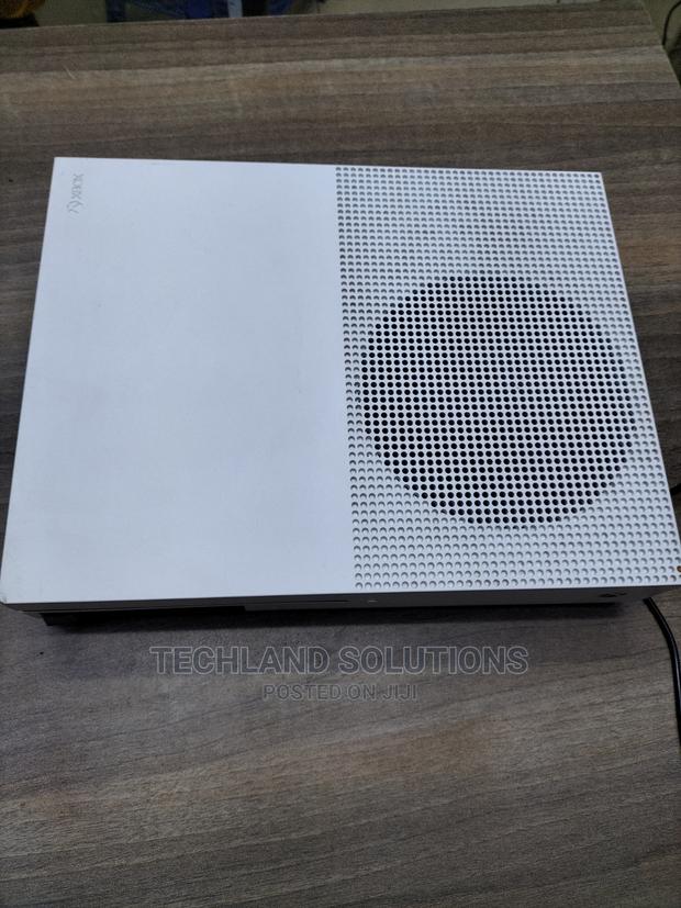 Xbox One S, 4 Months Old - thumbnail 3