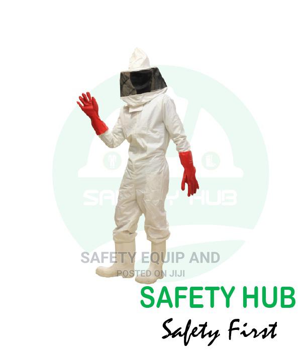 Bee Suit With a Venyed Cap - main view