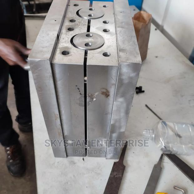 Injection Blow Moulds CNC Machining - thumbnail 4