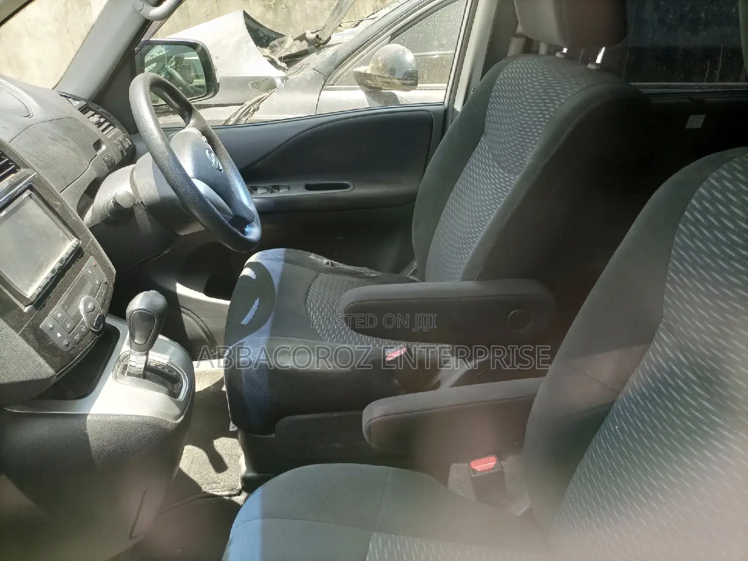 Nissan Serena 2015 Silver