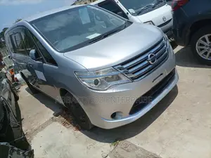 Nissan Serena 2015 Silver