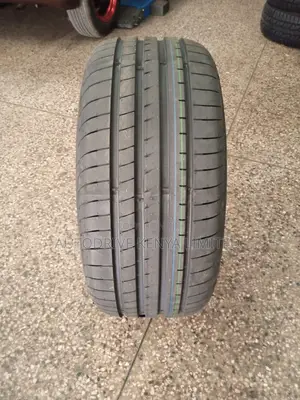 255/45r18 Goodyear Tyre