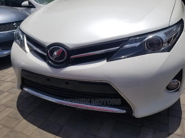 Toyota Auris 2015 White - thumbnail 2