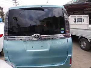 Toyota Voxy 2014 SV Premium Green