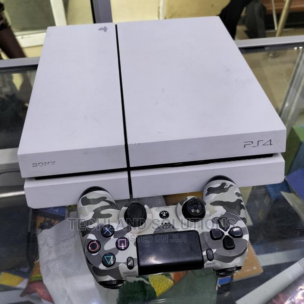 White SONY Playstation 4 Standard!!