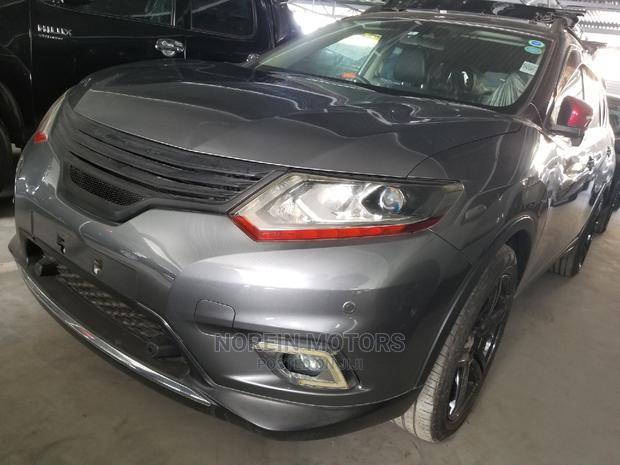Nissan X-Trail 2015 Silver - thumbnail 2