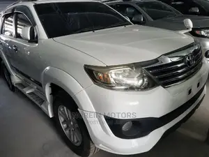 2014 Toyota Fortuner Pearl - Stylish Pre-owned SUV