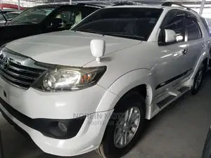 Toyota Fortuner 2014 Pearl