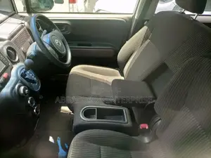 Toyota Porte 2015 Off White