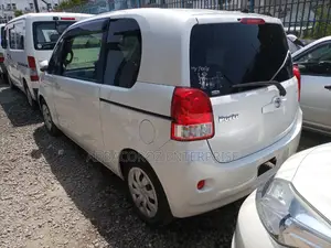 Toyota Porte 2015 Off White