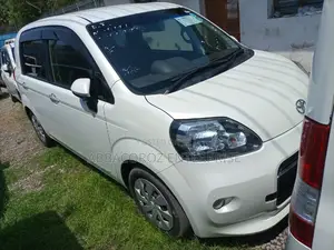 Toyota Porte 2015 Off White