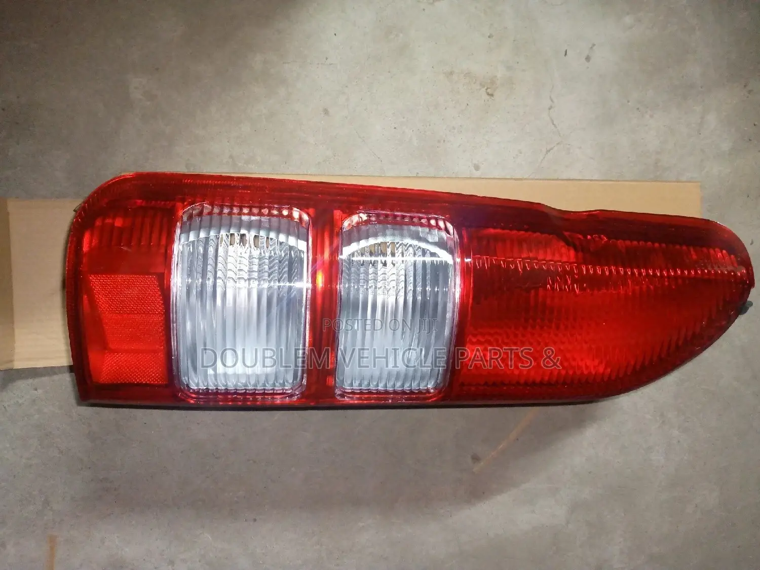 Tail Lamp 7l/Box/Hiace/Shark 2005