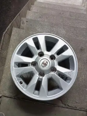 17 Inch V8 Rim