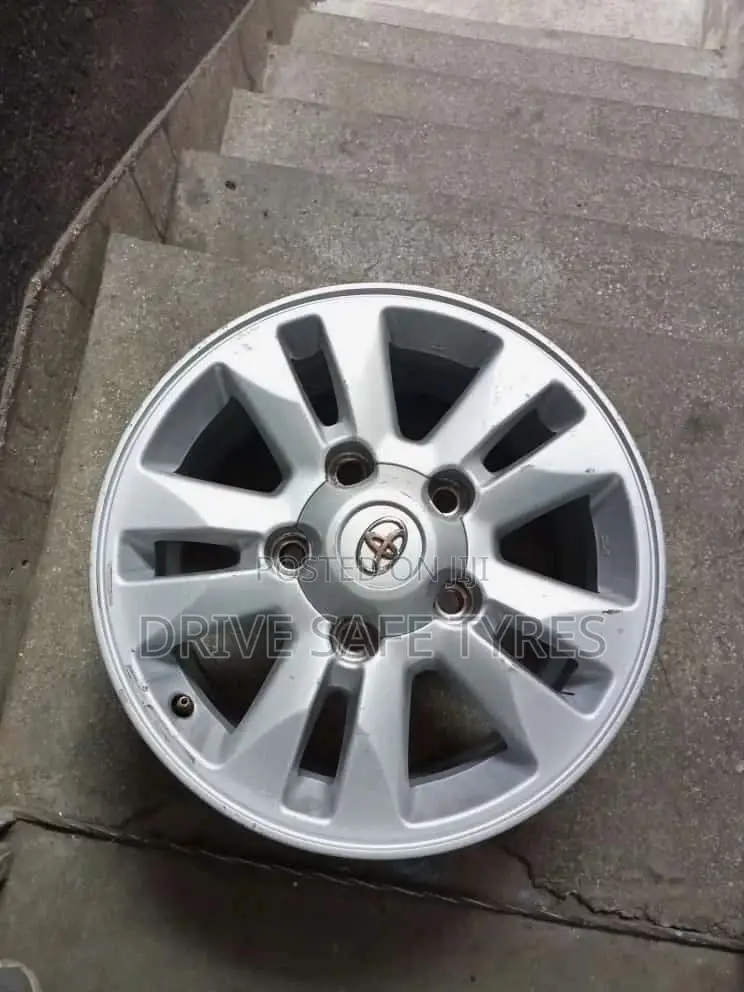 17 Inch V8 Rim