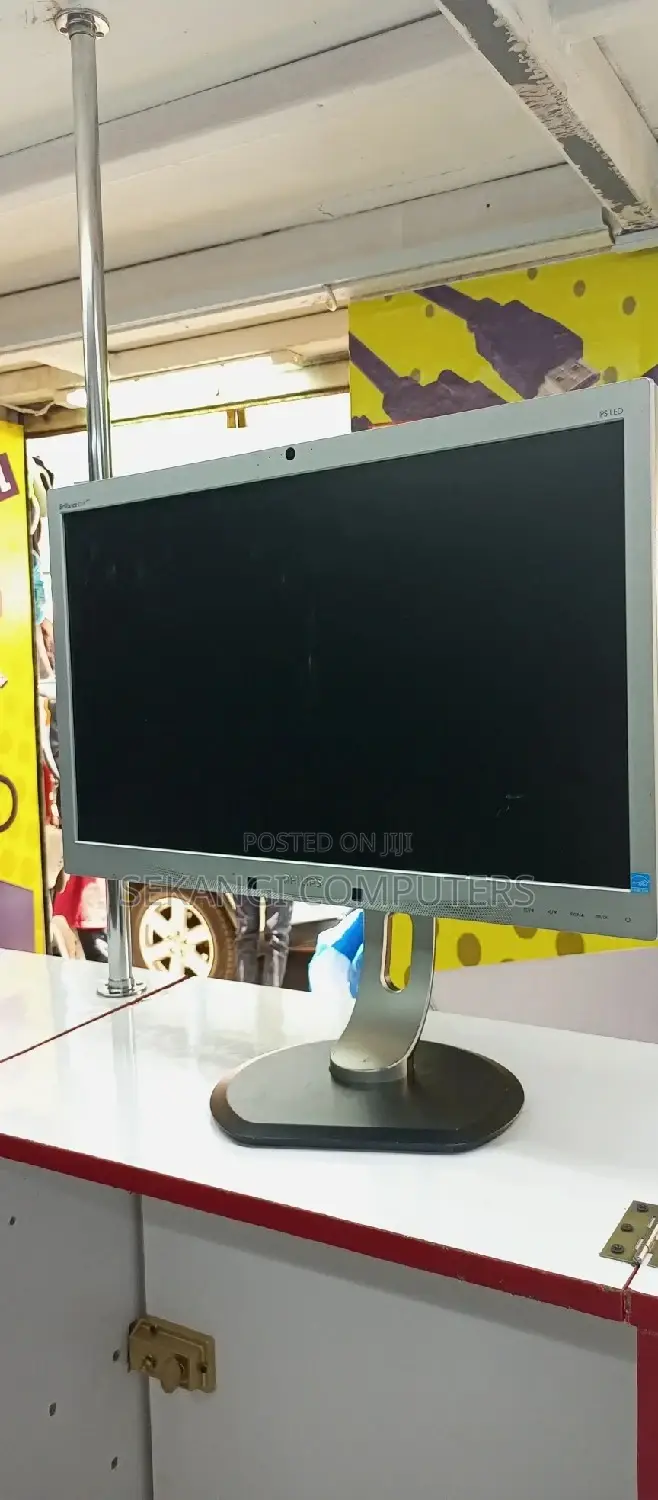 Monitor TFT 23