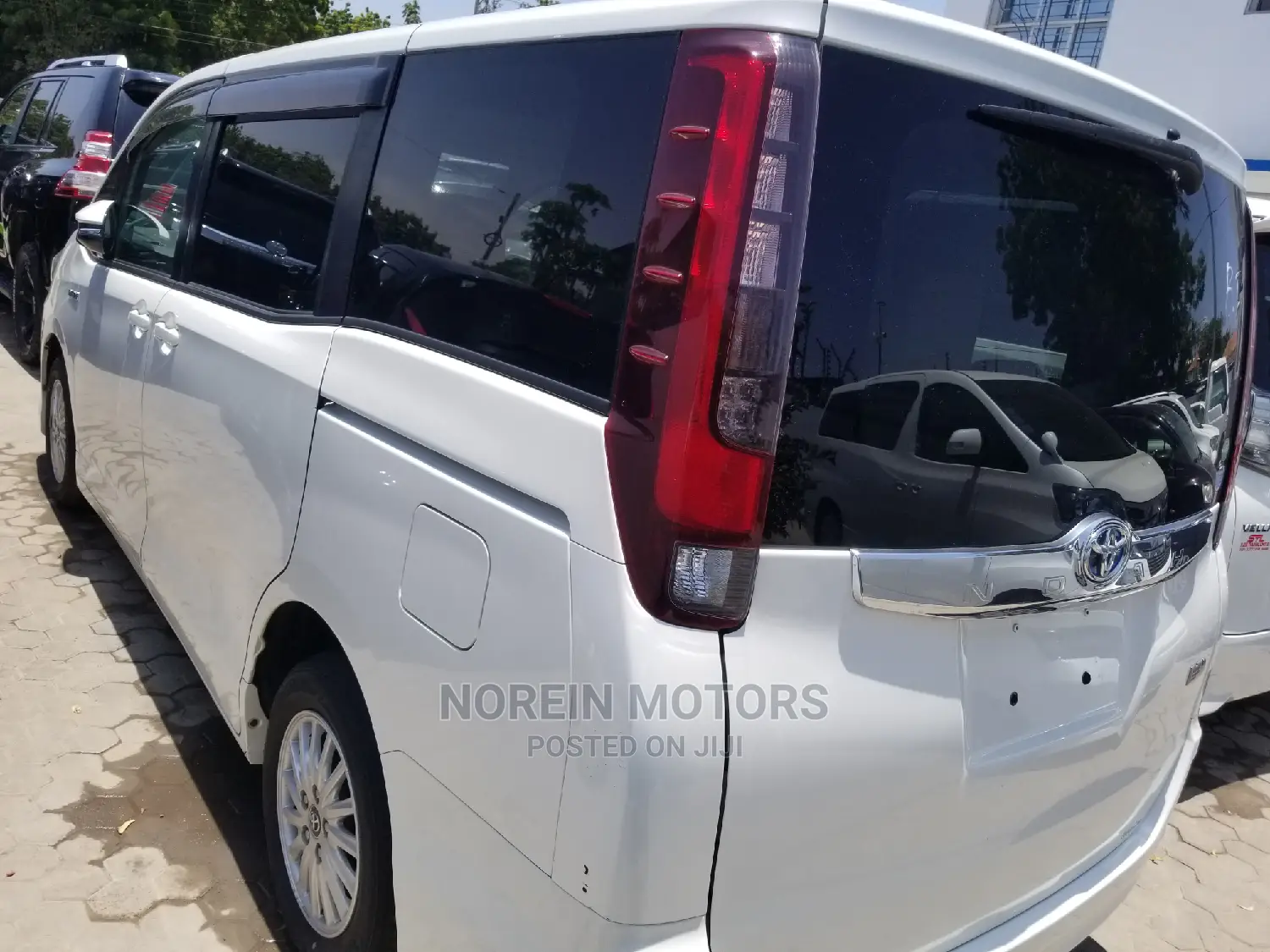 Toyota Noah 2014 White