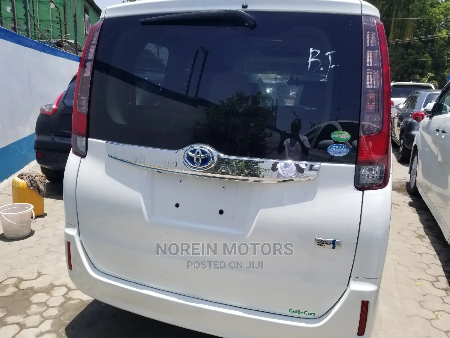 Toyota Noah 2014 White