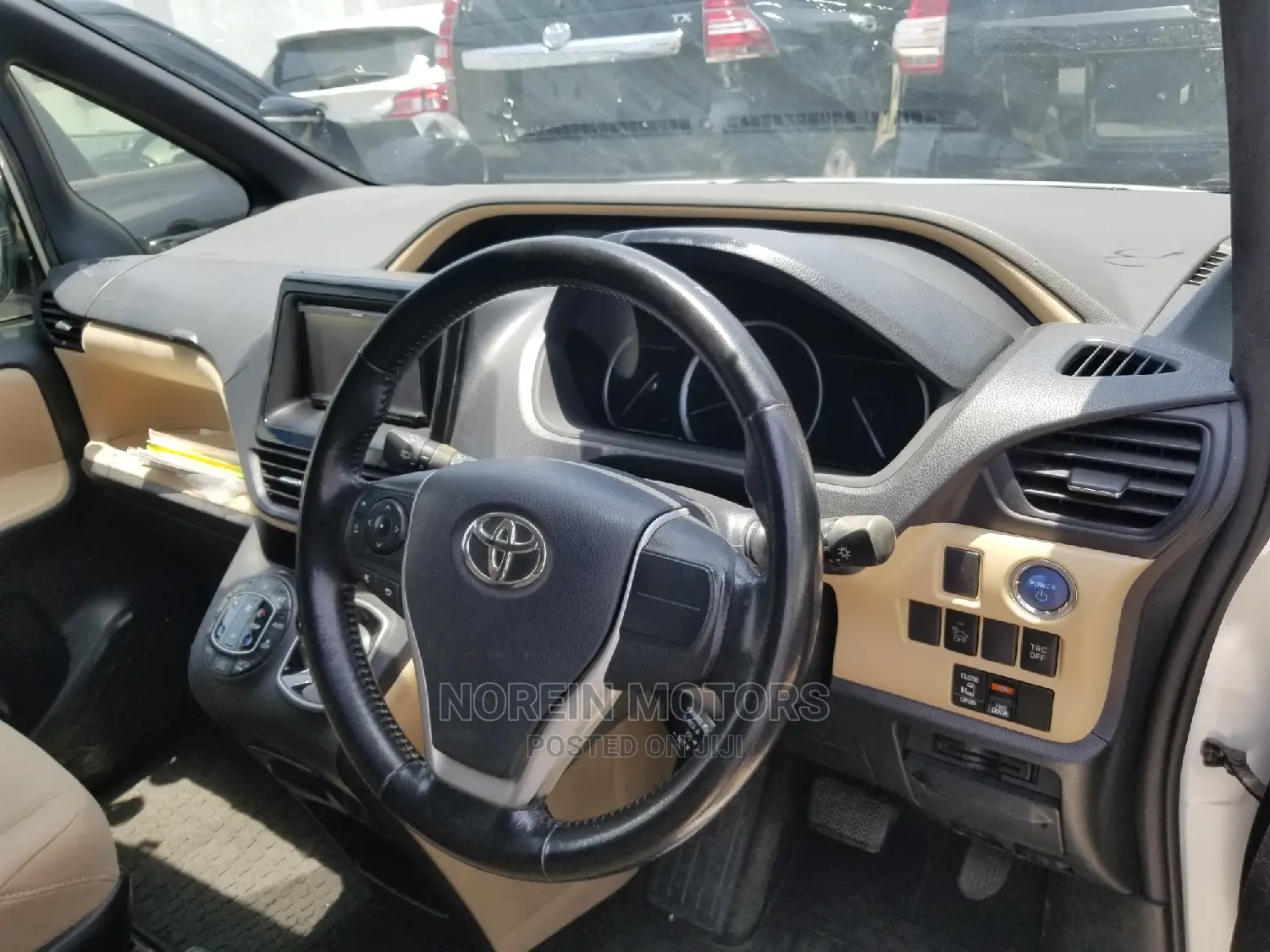 Toyota Noah 2014 White