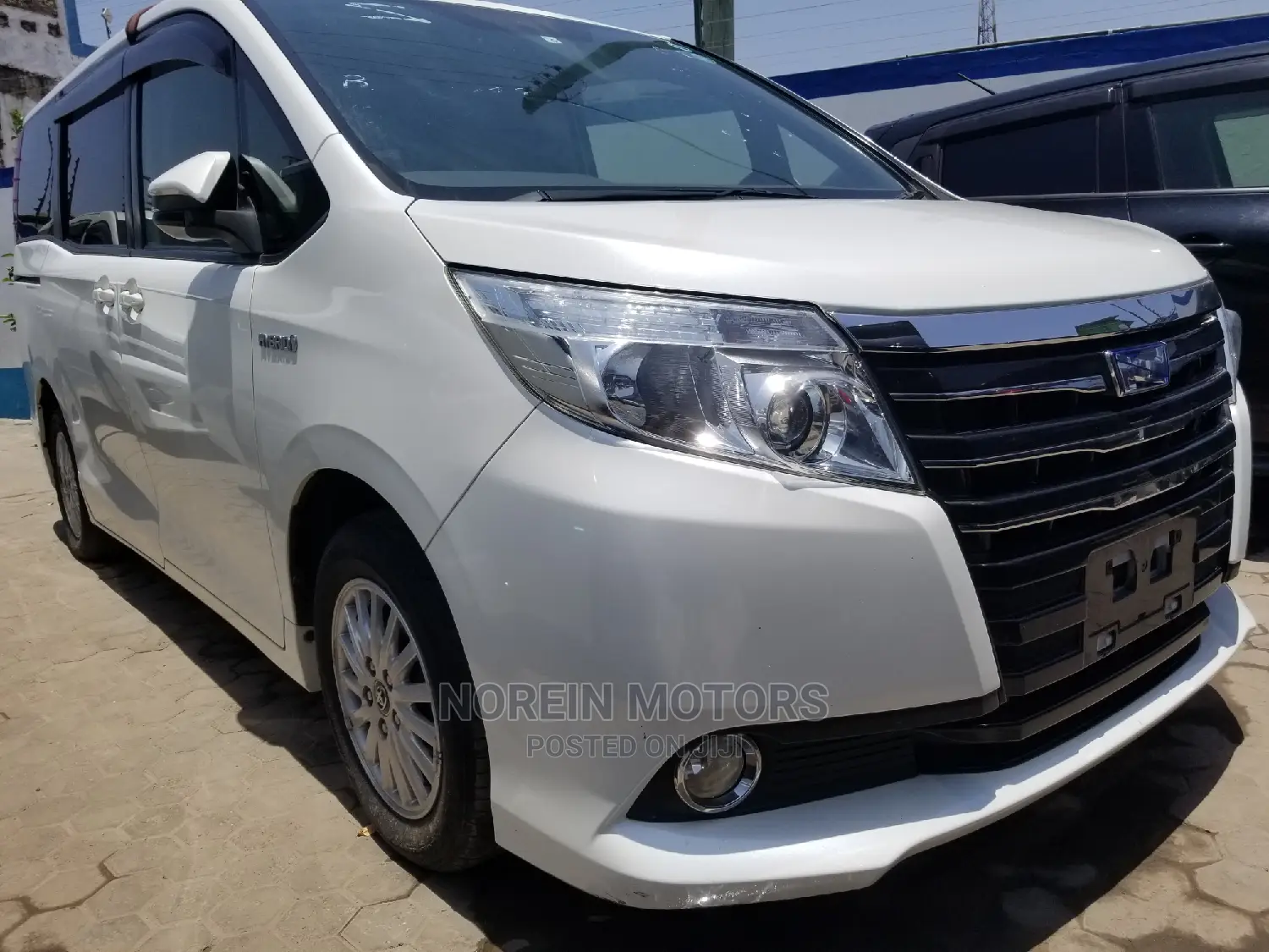 Toyota Noah 2014 White