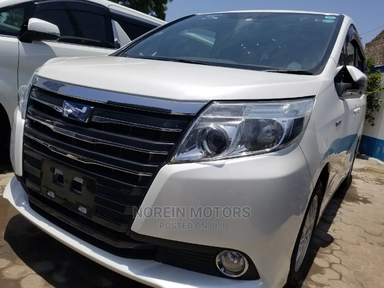 Toyota Noah 2014 White