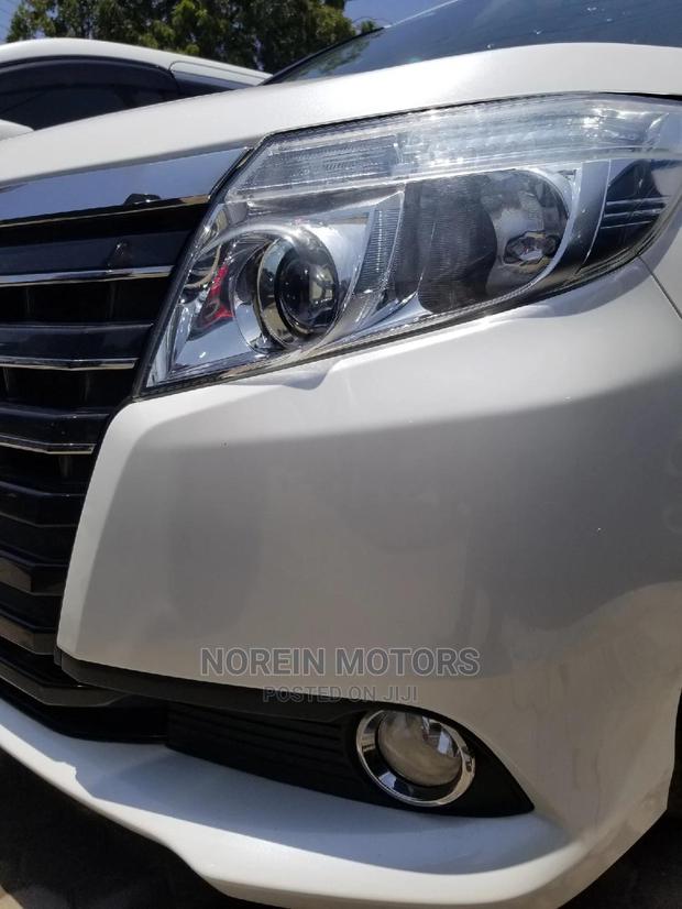 Toyota Noah 2014 White - thumbnail 3
